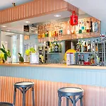Logis Hotel- Restaurant Le Rialto ル・セケストル