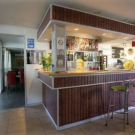 Hotel Logis Hotel- Restaurant Le Rialto 2*