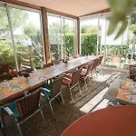 Hotel Logis Hotel- Restaurant Le Rialto 2*