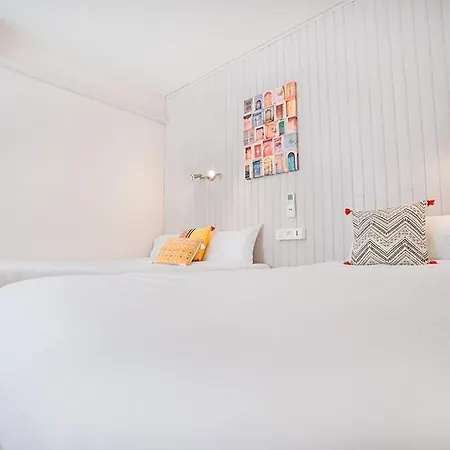 מלון Logis Hotel- Restaurant Le Rialto 2*