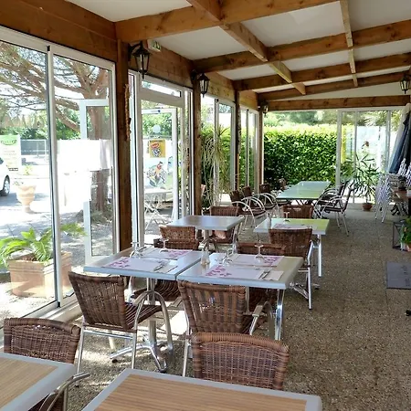 Logis Hotel- Restaurant Le Rialto מלון