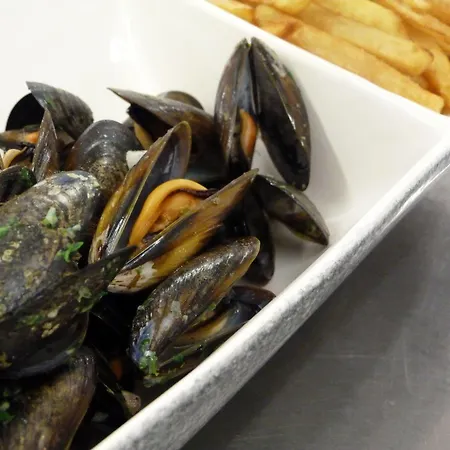 Hotel Logis Hotel- Restaurant Le Rialto Le Sequestre