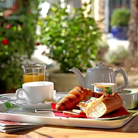 فندق Logis Hotel- Restaurant Le Rialto 2*