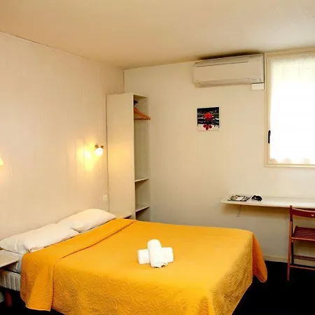 Logis Hotel- Restaurant Le Rialto فندق