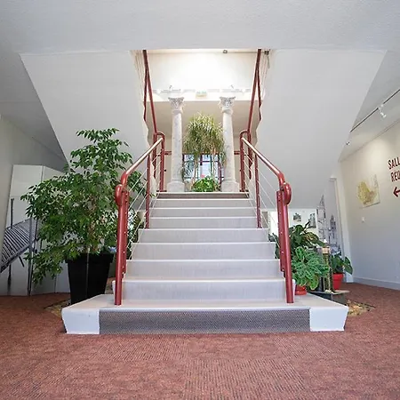 Hotel Logis Hotel- Restaurant Le Rialto Le Sequestre