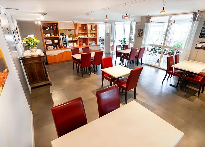 מלון Logis Hotel- Restaurant Le Rialto לה סיקווסטרה